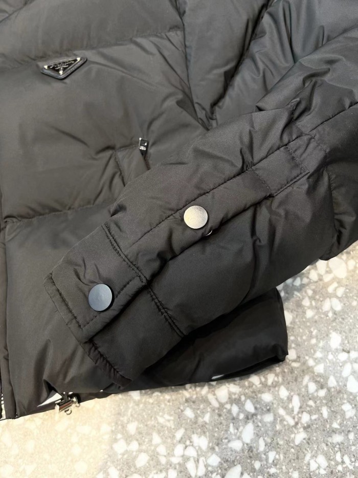 Prada Womens Coat Down Jacket Luxury Brand Women Jacket Re-Nylon cropped down jacket 292056_1WQ8_F0002_S_222 Top Quality   