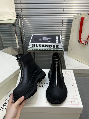 Alexander McQueen Womens Shoes Boots Fashion Design Luxury Brand Tread Slick Chelsea Boot Whatsapp 