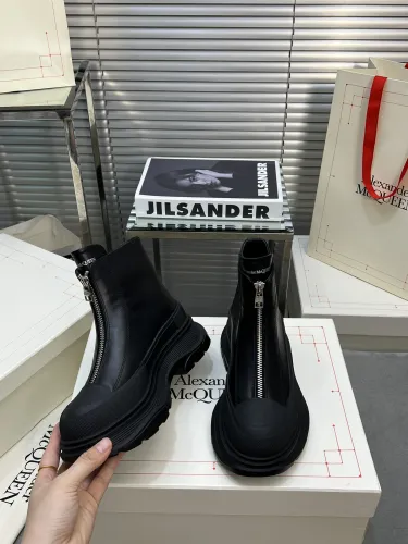 Alexander McQueen Womens Shoes Boots Fashion Design Luxury Brand Tread Slick Chelsea Boot Whatsapp 