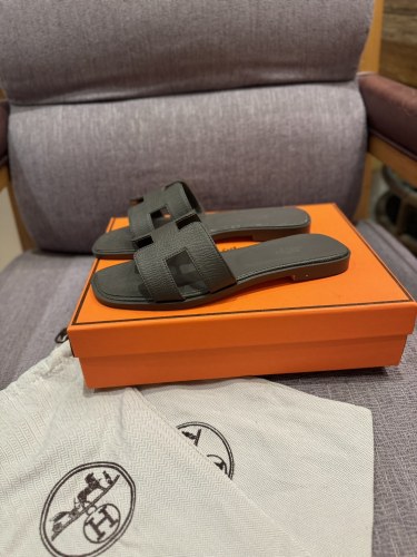 Hermes Womens Shoes Extra Slippers Sandals Casual Fashion Sandals Luxury Brand with Original Box whatsapp 