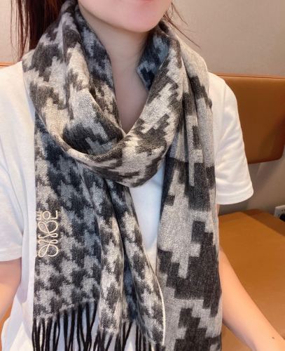 Loewe Scarves Men Womens Fashion Scarf 104
