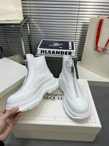 Alexander McQueen Womens Shoes Boots Fashion Design Luxury Brand Tread Slick Chelsea Boot Whatsapp 