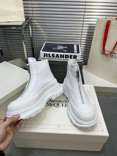 Alexander McQueen Womens Shoes Boots Fashion Design Luxury Brand Tread Slick Chelsea Boot Whatsapp 