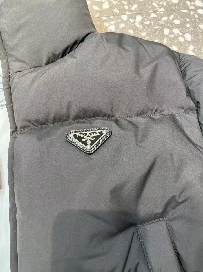 Prada Womens Coat Down Jacket Luxury Brand Women Jacket Re-Nylon cropped down jacket 292056_1WQ8_F0002_S_222 Top Quality   