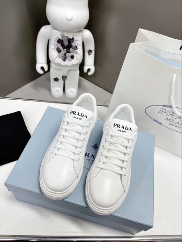 Prada Womens Shoes Casual Luxury Brand Breathable Prada sneakers with Original Box