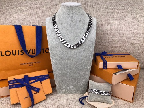 Louis Vuitton Luxury Men Womens Necklace
