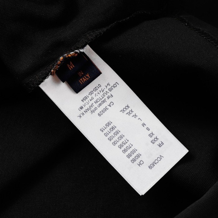 Louis Vuitton Luxury Brand Men Womens Short Sleeve T-Shirt Signature Short-Sleeved T-Shirt 1AATXI   