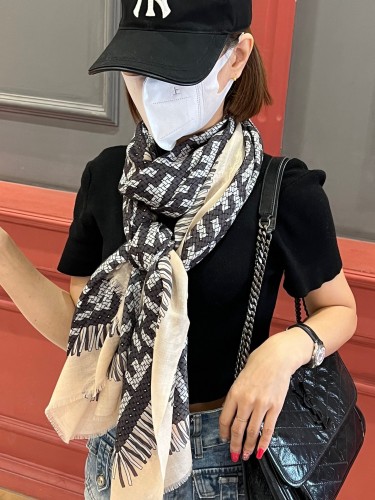 Fendi Scarves Men Womens Fashion Scarf033