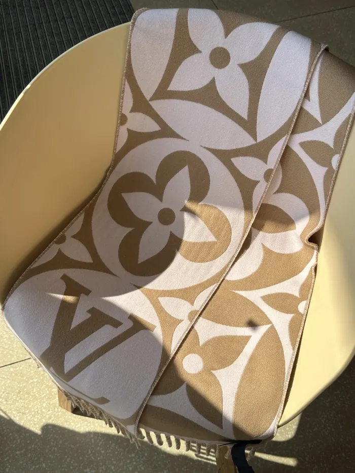 Louis Vuitton Scarves Men Womens Fashion Scarf with Original Box   