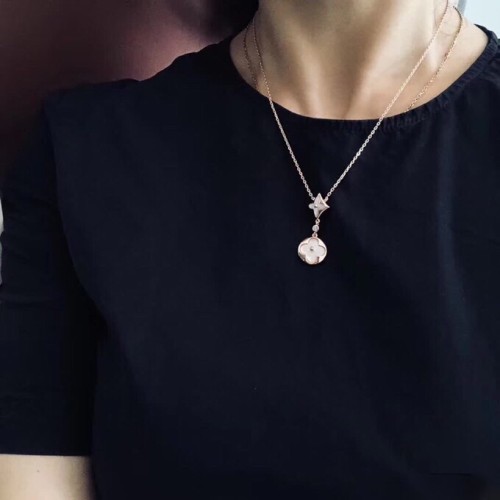Louis Vuitton Luxury Womens Necklace Color Blossom Necklace, Pink Gold, Pink Mother-Of-Pearl, White Mother-Of-Pearl And Diamond Q94355