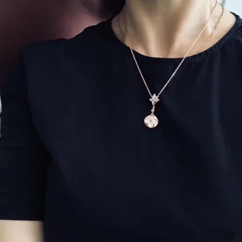 Louis Vuitton Luxury Womens Necklace Color Blossom Necklace, Pink Gold, Pink Mother-Of-Pearl, White Mother-Of-Pearl And Diamond Q94355