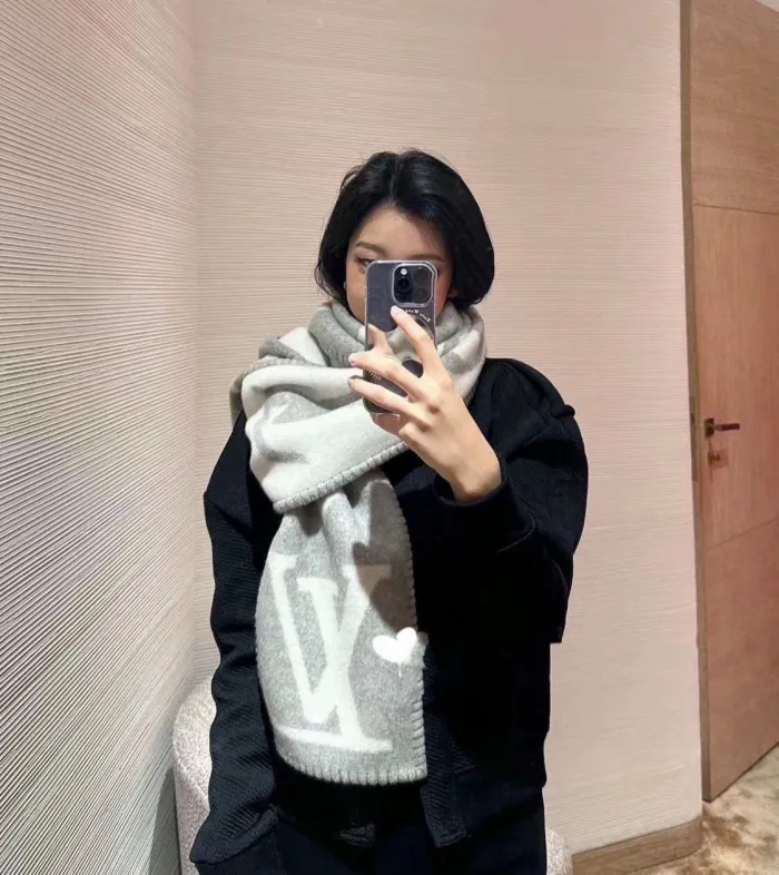 Louis Vuitton Scarves Men Womens Fashion Scarf with Original Box   