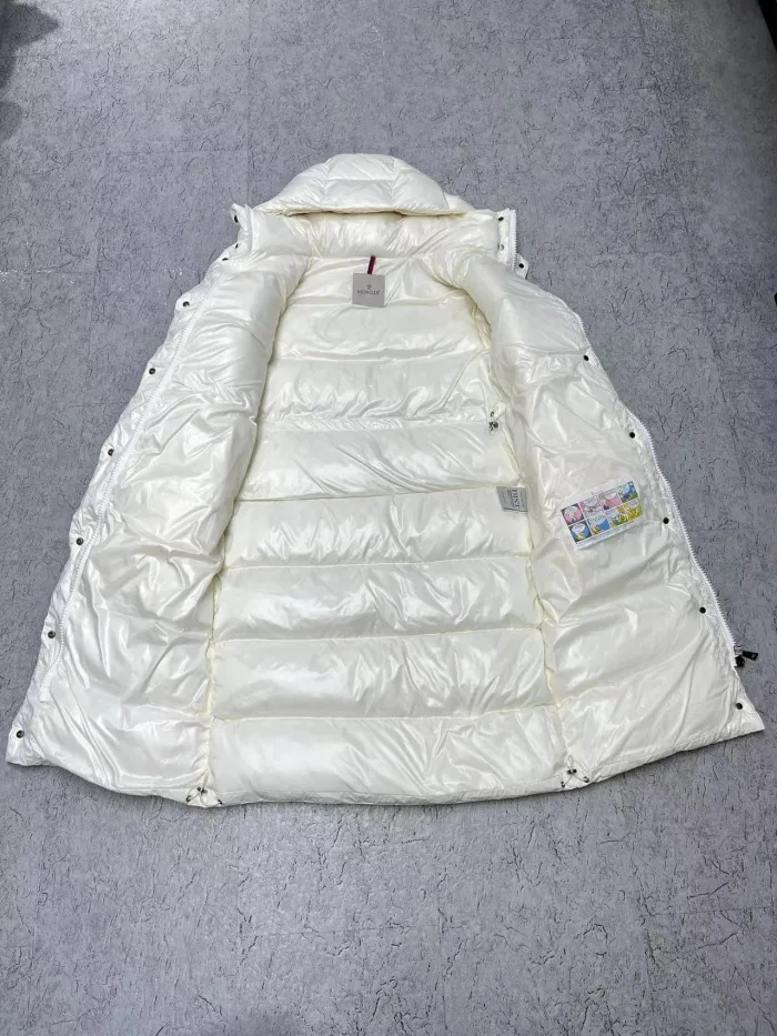 Moncler Design Womens Winter Windprood Down Jackets Keep Warm 90% White Duck Down Long Coats
