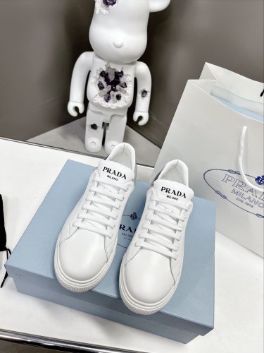 Prada Womens Shoes Casual Luxury Brand Breathable Prada sneakers with Original Box