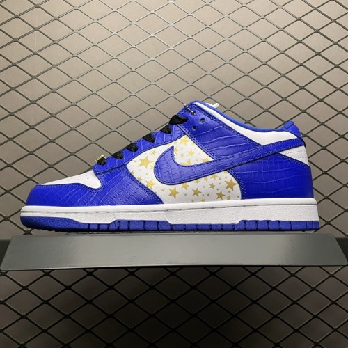 Supreme x Nike SB Dunk Low “Hyper Royal”