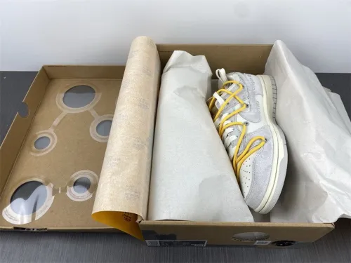 Off-White™ x Nike SB Dunk Low The 39