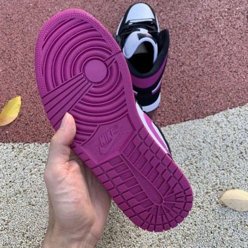 Authentic Jordan 1 Mid Shoes032