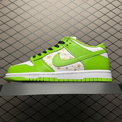Supreme x Nike SB Dunk Low “Mean Green”