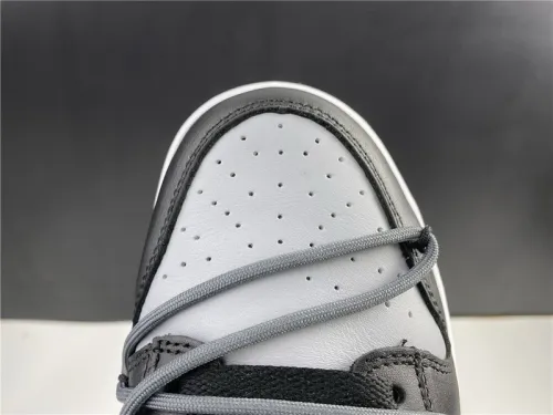 Off-White x Nike Dunk Low