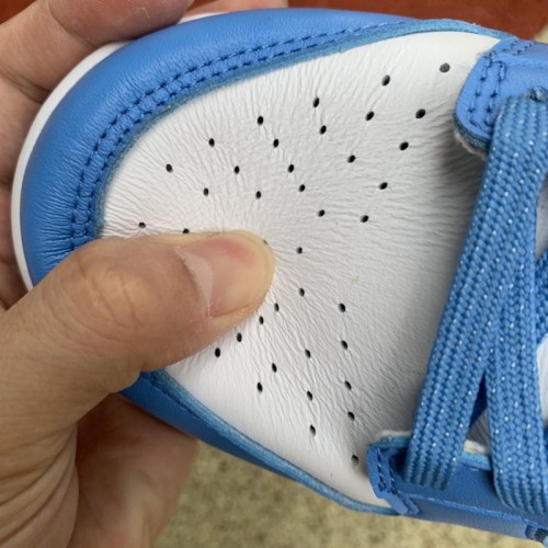 Nike Dunk Low UNC (2021)