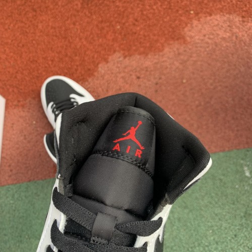 Authentic Jordan 1 Mid Shoes054