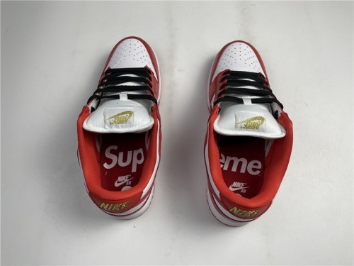 Nike SB Dunk Low Supreme
