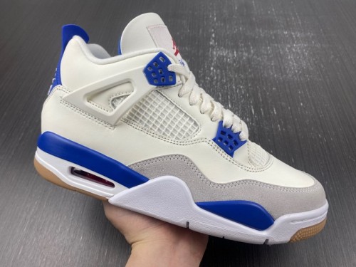 Nike SB x Air Jordan 4 ‘Sapphire’