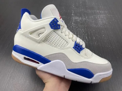 Nike SB x Air Jordan 4 ‘Sapphire’