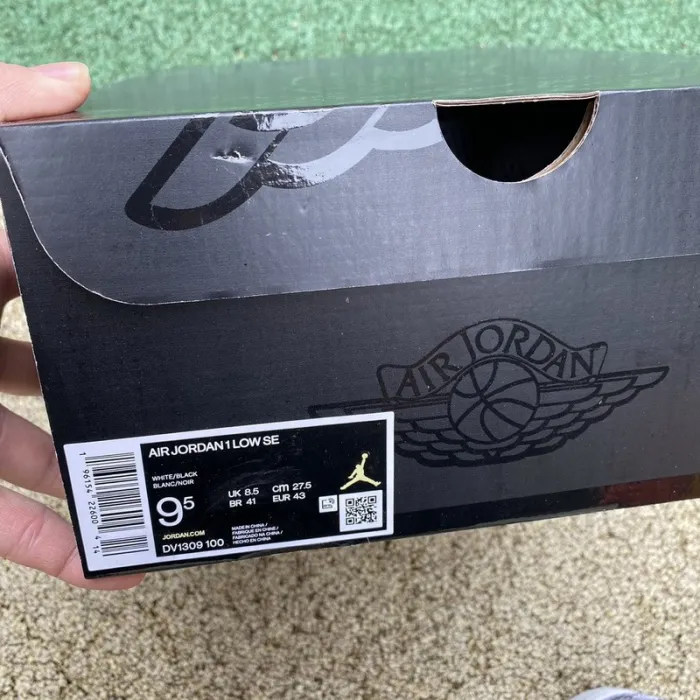 Jordan 1 Low SE Concord