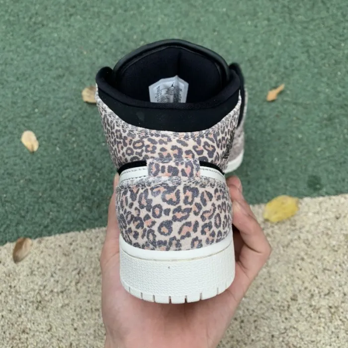 Authentic Jordan 1 Mid Shoes087