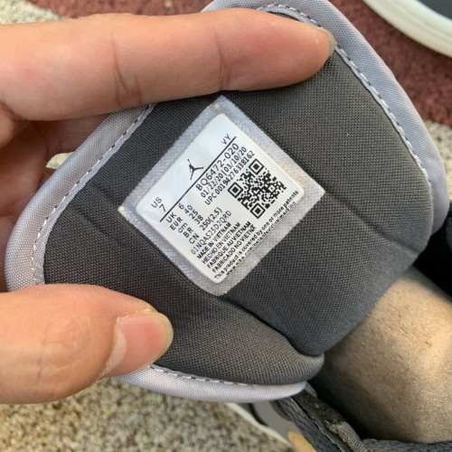 Authentic Jordan 1 Mid Shoes075