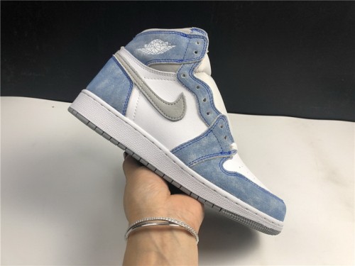 Air Jordan 1 High “Hyper Royal”GS
