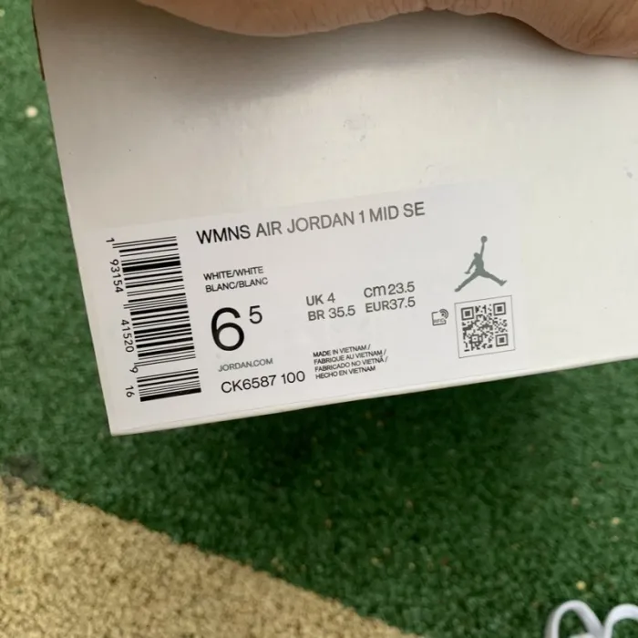 Authentic Jordan 1 Mid Shoes060