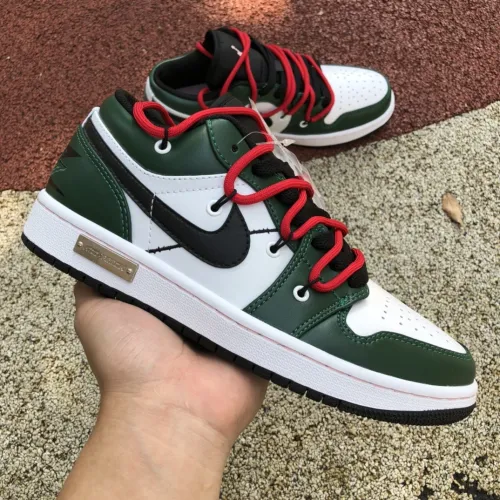 Air Jordan 1 Low “Chicago”