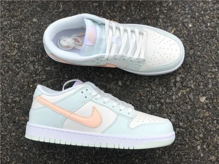 Nike Dunk Low Barely Green