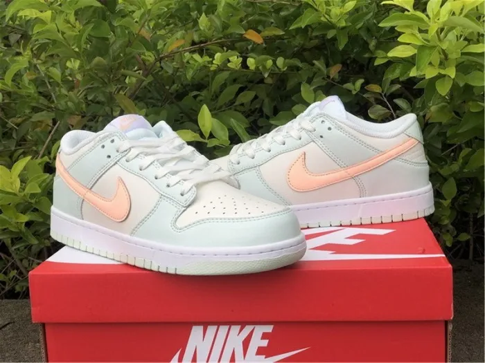 Nike Dunk Low Barely Green