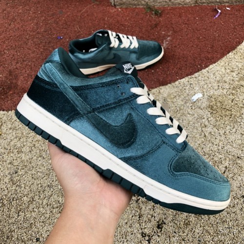 Nike Dunk Low Green Velvet