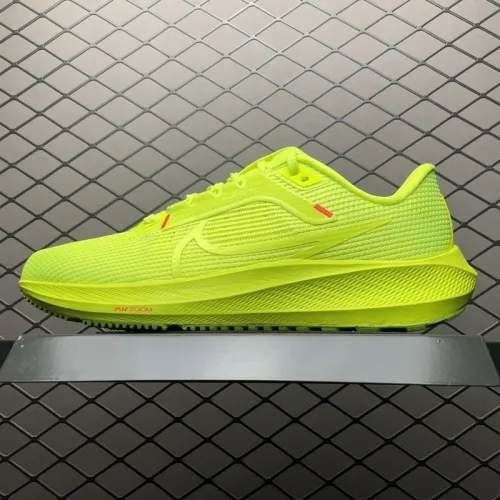 Nike Pegasus 40 Grinch