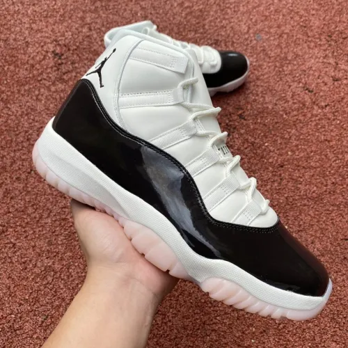 Air Jordan 11 Neapolitan
