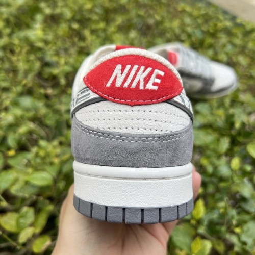 Nike Dunk Low x supreme