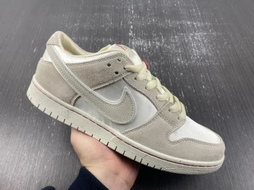 Nike SB Dunk Low City of Love
