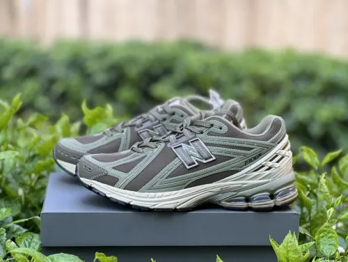 New Balance 1906r Shoes