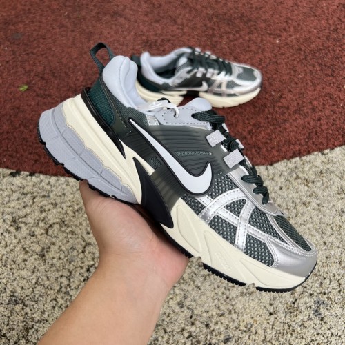 Nike V2K Run Vintage Green