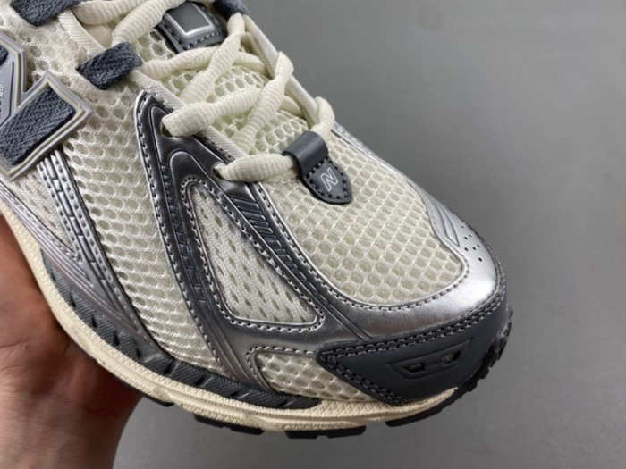 New Balance 1906R Moonrock Silver