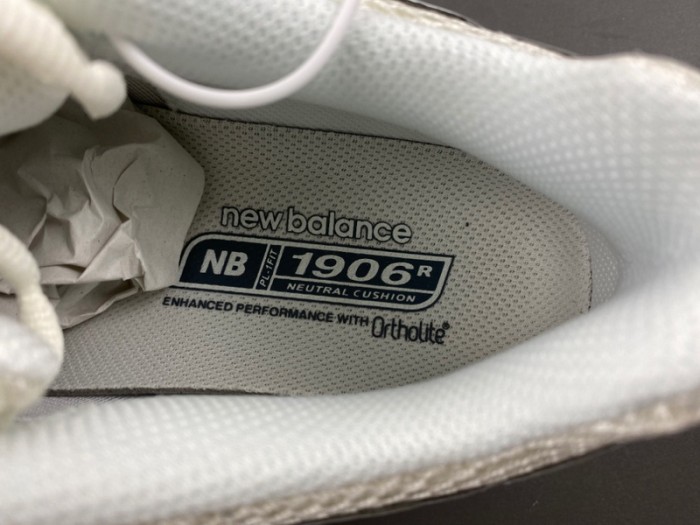 New Balance 1906R Moonrock Silver