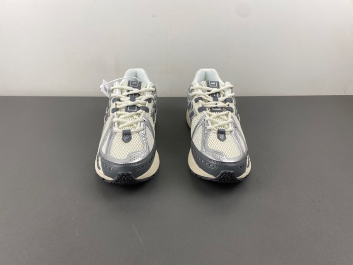 New Balance 1906R Moonrock Silver