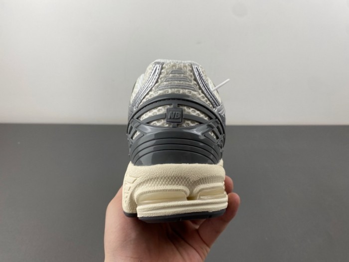 New Balance 1906R Moonrock Silver
