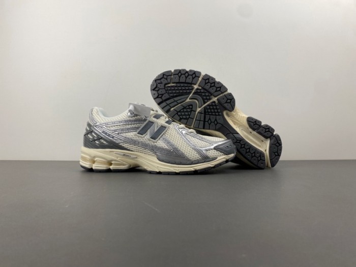 New Balance 1906R Moonrock Silver