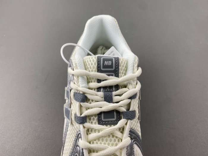 New Balance 1906R Moonrock Silver