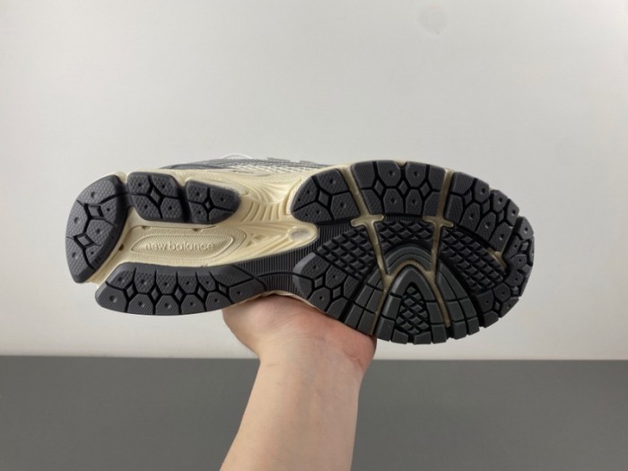 New Balance 1906R Moonrock Silver